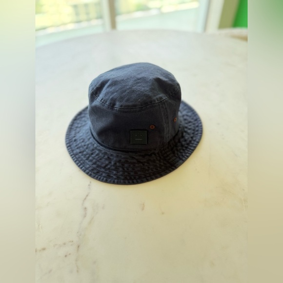 Acne Studios - Picture 1 of 4